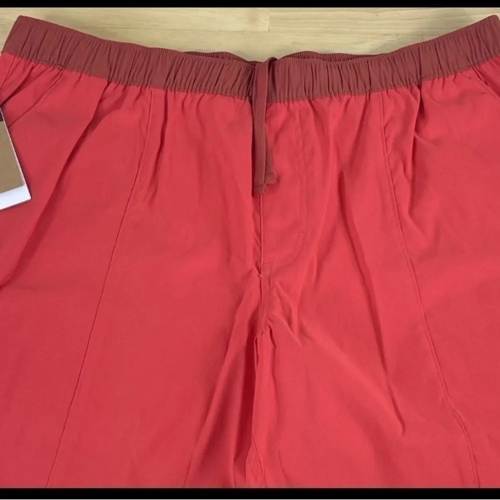 The North Face Class V Pull On Horizon Red Shorts - Men’s Size XL -New